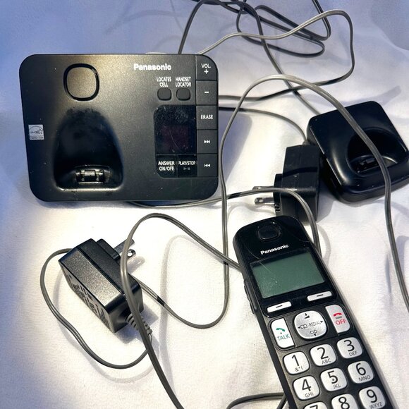 Share Panasonic KX-TGE430 Expandable Answering System w/ Handset - Tested